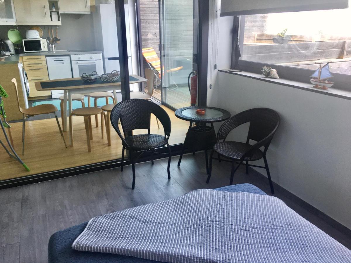 Apartment Marketplace 1 *
